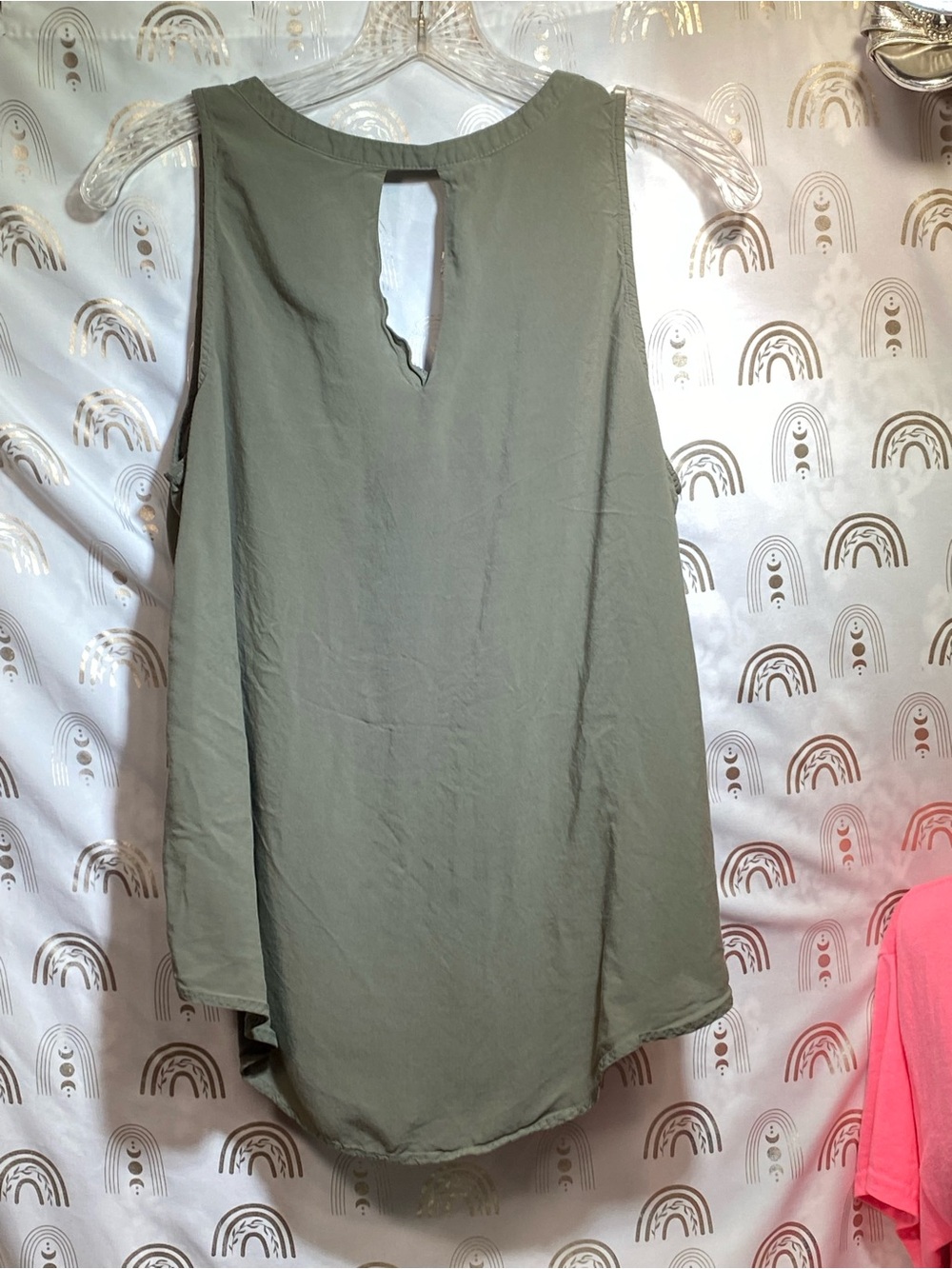 Old Navy Olive Sleeveless V-Neck Flow Tank - Picture 7 of 7